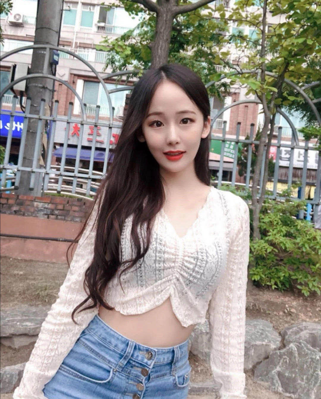 2020年9月6性感妩媚的妹子，身材够劲爆